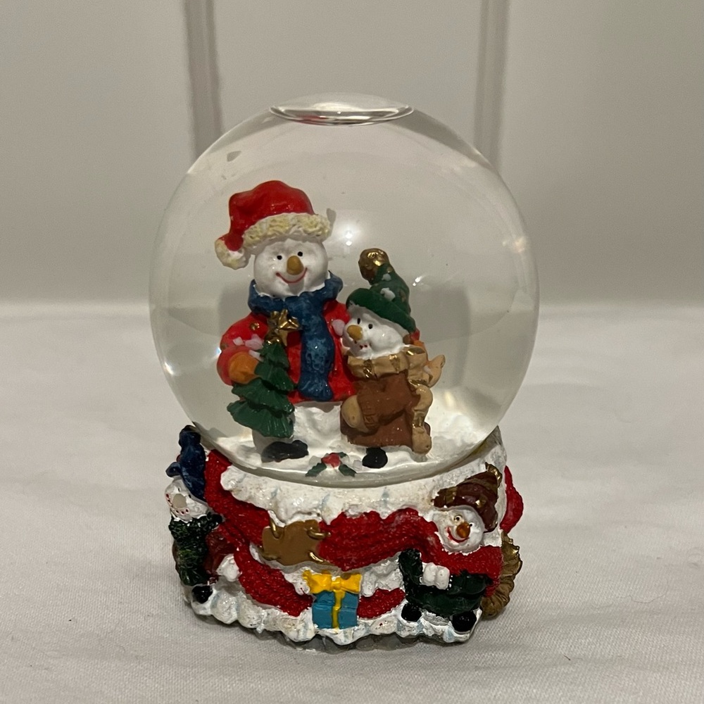 Kurt Adler glass water snow
globe Snowmen friends